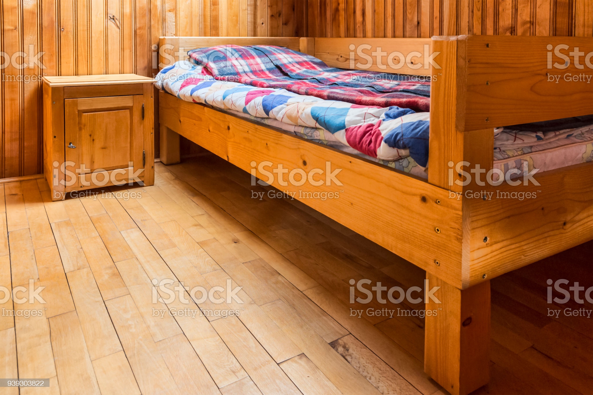 Bedroom with one bed in a wooden chalet.